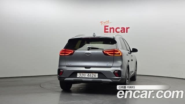 Kia Niro 2019 — фото 4 из 20