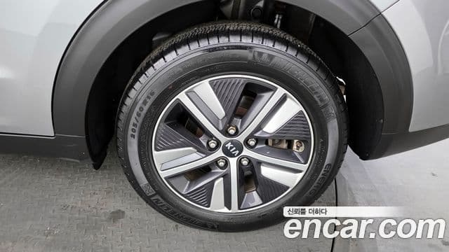 Kia Niro 2019 — Şəkil 5/20
