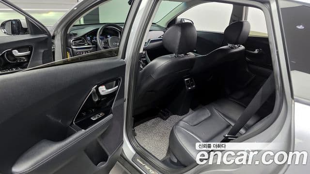 Kia Niro 2019 — Şəkil 11/20