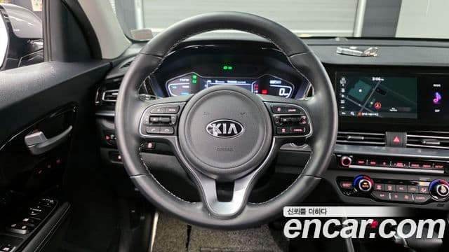 Kia Niro 2019 — фото 13 из 20