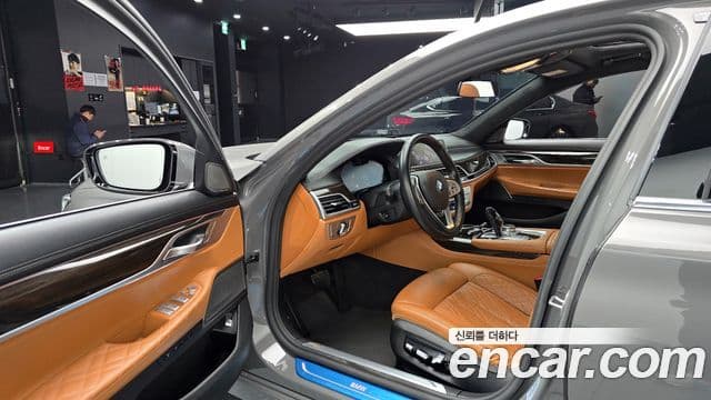 BMW 7 Series 2021 — Photo 19/20