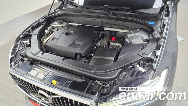 Volvo XC60 2020 — Şəkil 8/20