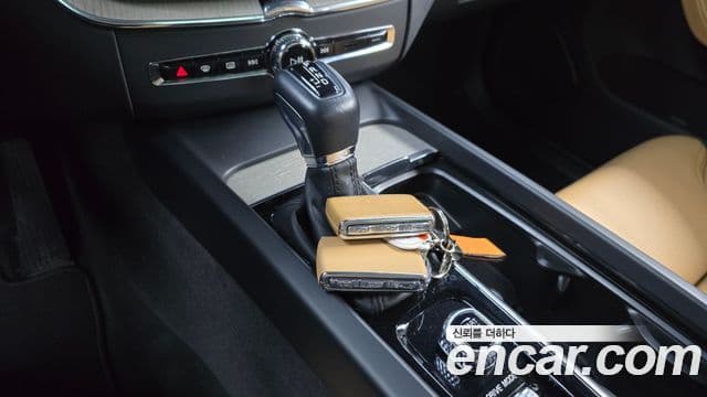 Volvo XC60 2020 — Şəkil 19/20