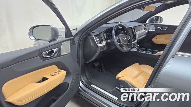 Volvo XC60 2020 — Şəkil 12/20