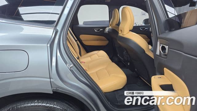 Volvo XC60 2020 — Şəkil 18/20