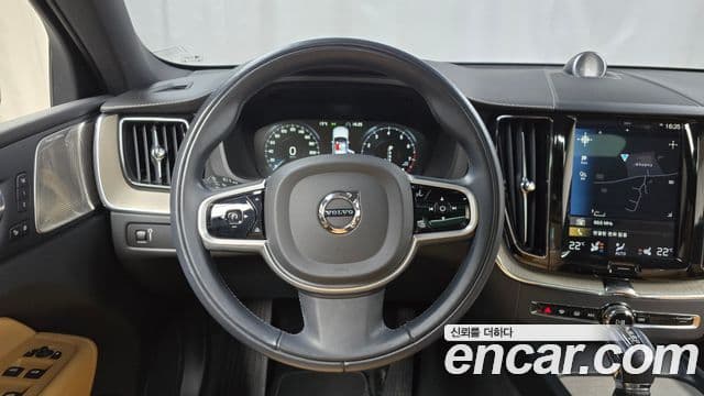 Volvo XC60 2020 — Şəkil 13/20