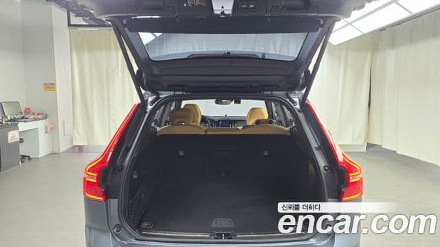 Volvo XC60 2020 — Şəkil 17/20