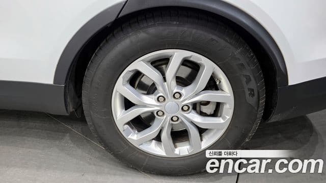 Land Rover Discovery 5 2019 — Şəkil 5/20