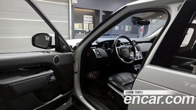 Land Rover Discovery 5 2019 — Şəkil 10/20