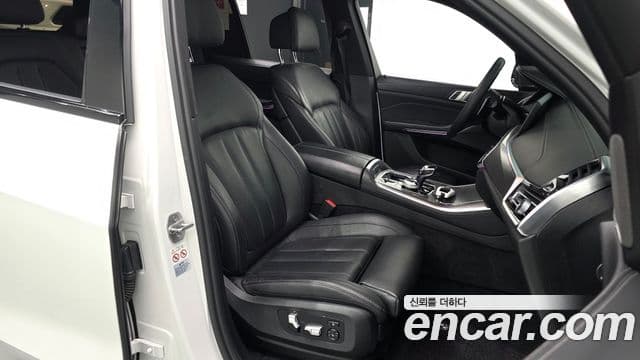 BMW X5 2019 — ფოტო 8/20