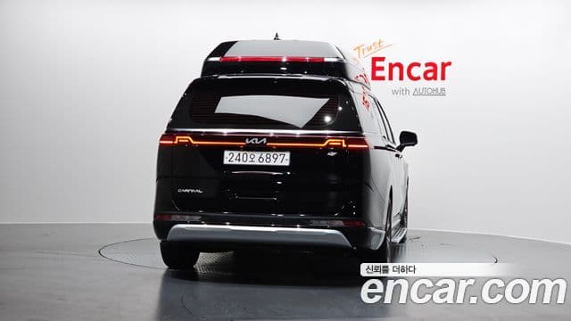 Kia Carnival 2023 — фото 4 из 20