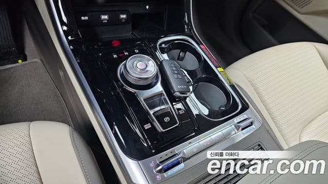 Kia Carnival 2023 — фото 9 из 20