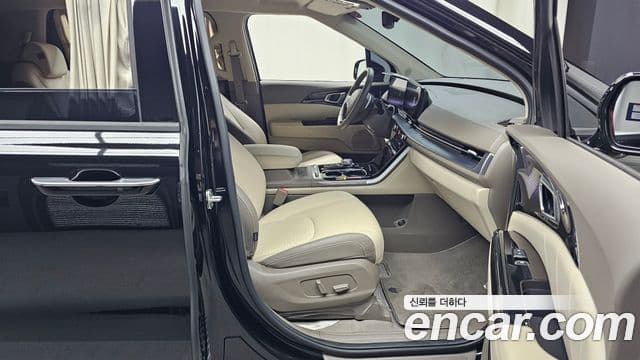 Kia Carnival 2023 — фото 11 из 20