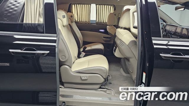 Kia Carnival 2023 — фото 12 из 20