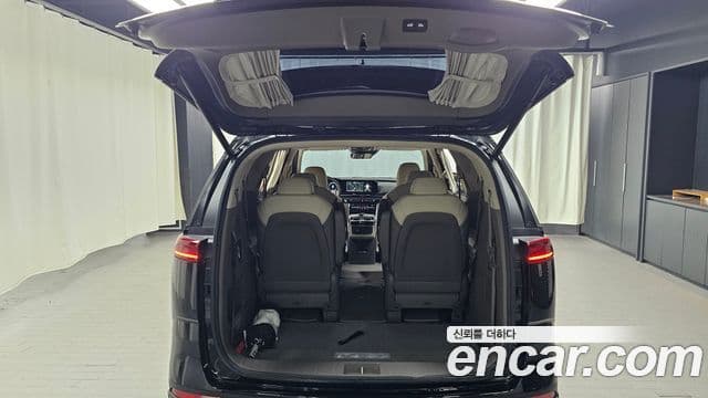 Kia Carnival 2023 — фото 20 из 20