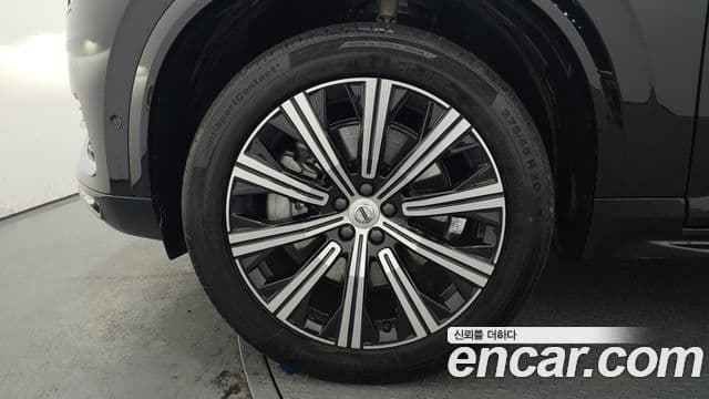Volvo XC90 2021 — Photo 2/20