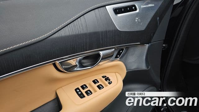 Volvo XC90 2021 — Photo 8/20
