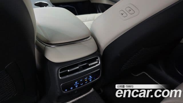 Genesis GV70 2024 — ფოტო 18/20