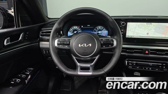 Kia K5 2022 — ფოტო 13/20