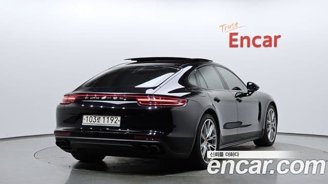 Porsche Panamera 2018 — ფოტო 2/20
