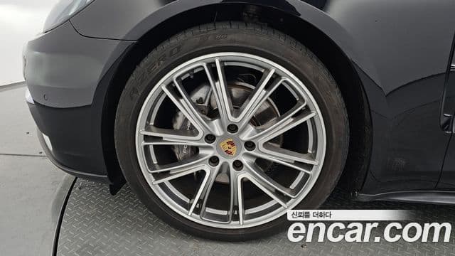Porsche Panamera 2018 — ფოტო 5/20