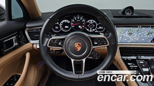Porsche Panamera 2018 — ფოტო 13/20