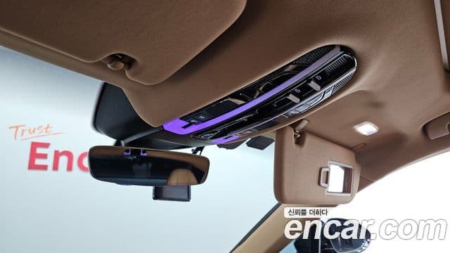 Porsche Panamera 2018 — ფოტო 16/20