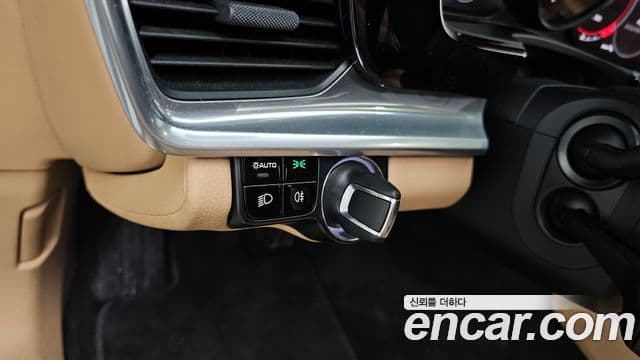 Porsche Panamera 2018 — ფოტო 17/20