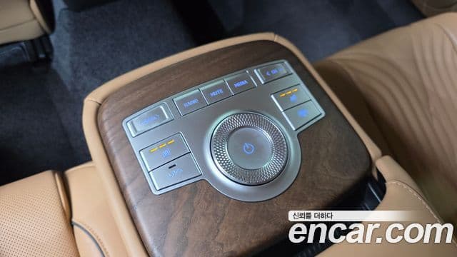 Genesis Electrified G80 2022 — ფოტო 18/20