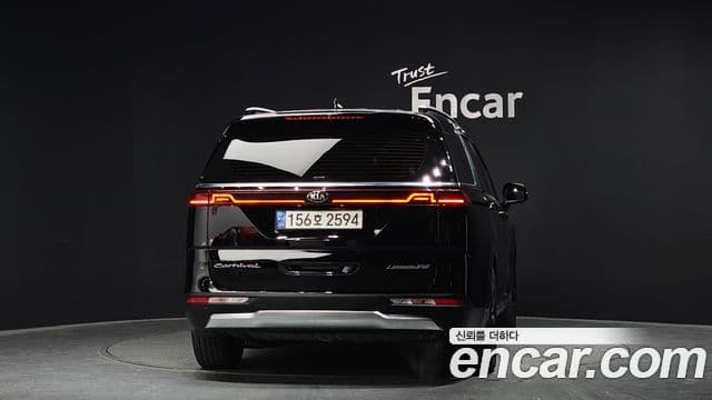 Kia Carnival 2021 — ფოტო 4/20