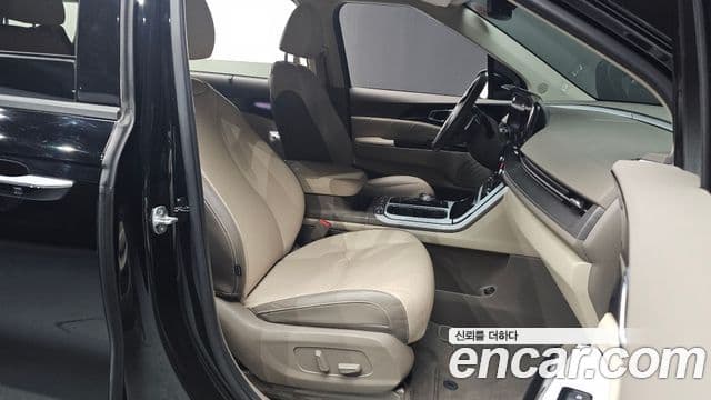 Kia Carnival 2021 — ფოტო 10/20