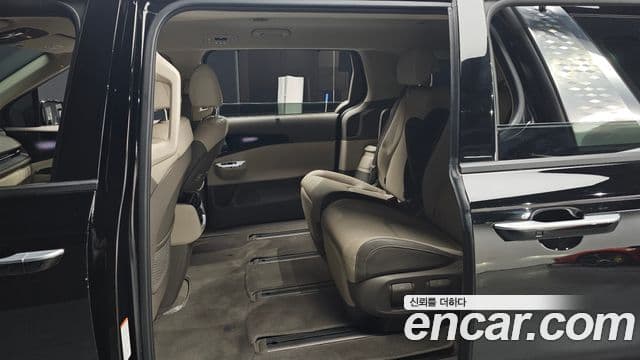 Kia Carnival 2021 — ფოტო 12/20