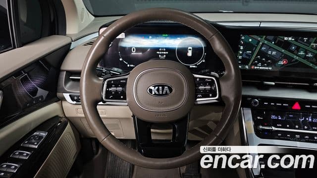 Kia Carnival 2021 — ფოტო 13/20
