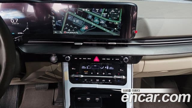 Kia Carnival 2021 — ფოტო 14/20