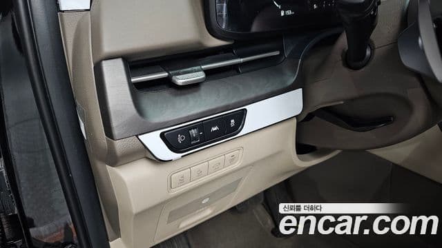 Kia Carnival 2021 — ფოტო 18/20