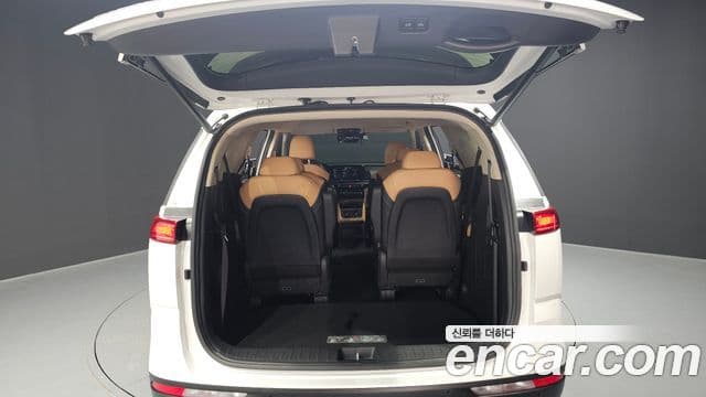 Kia Carnival 2022 — фото 20 из 20