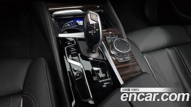 BMW 5 Series 2023 — ფოტო 9/20