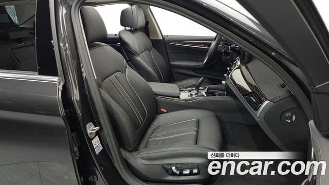 BMW 5 Series 2023 — ფოტო 10/20