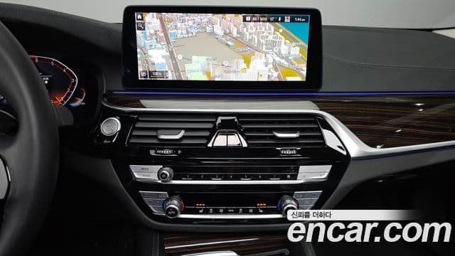 BMW 5 Series 2023 — ფოტო 14/20