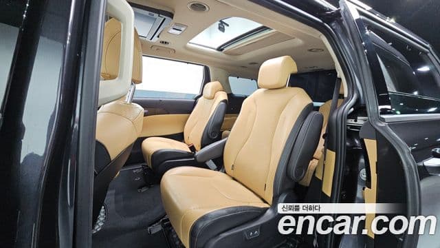Kia Carnival 2021 — Şəkil 19/20