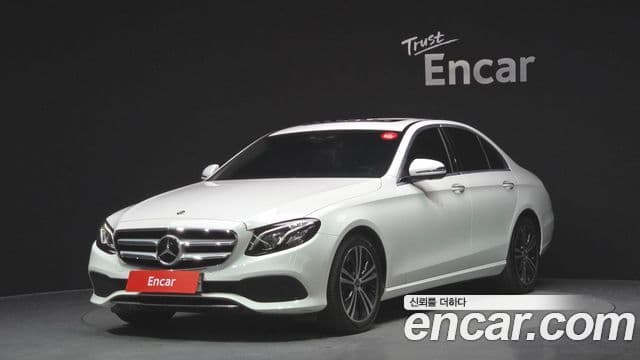 Mercedes-Benz E-Class 2020 — Photo 4/20