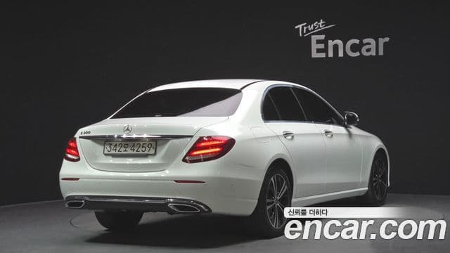 Mercedes-Benz E-Class 2020 — Photo 14/20
