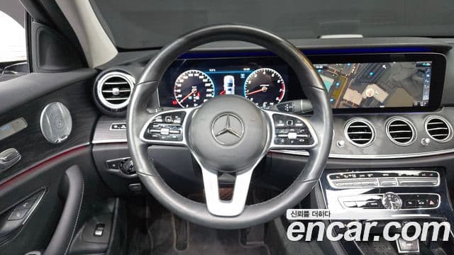 Mercedes-Benz E-Class 2020 — Photo 18/20