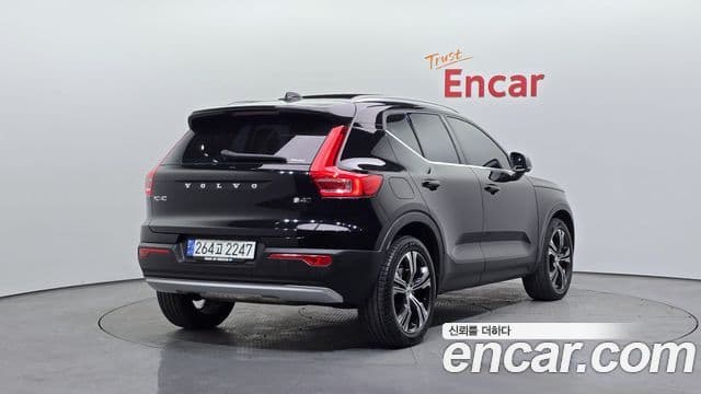 Volvo XC40 2021 — Photo 16/20