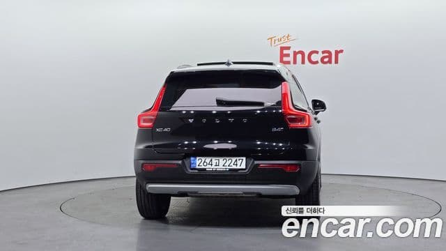 Volvo XC40 2021 — Photo 1/20