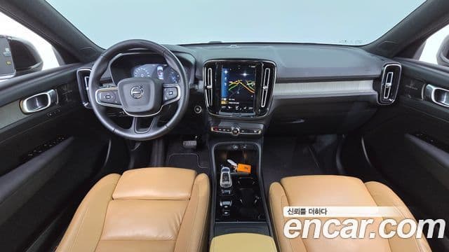 Volvo XC40 2021 — Photo 13/20