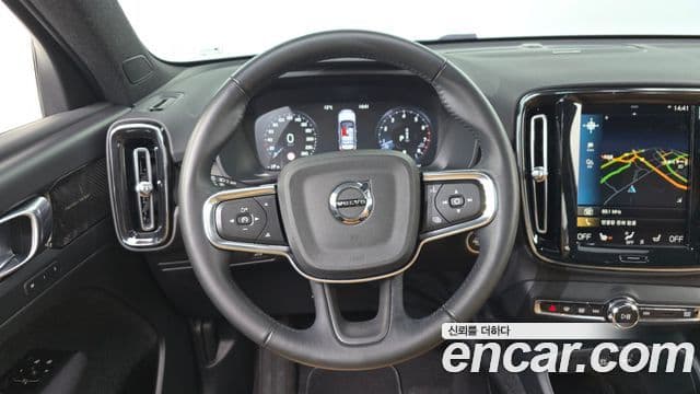 Volvo XC40 2021 — Photo 14/20
