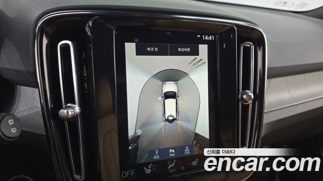 Volvo XC40 2021 — Photo 11/20