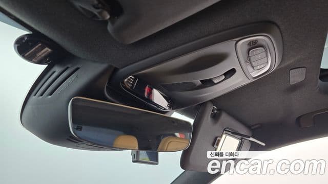 Volvo XC40 2021 — Photo 12/20