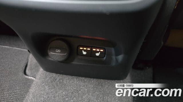 Volvo XC40 2021 — Photo 15/20